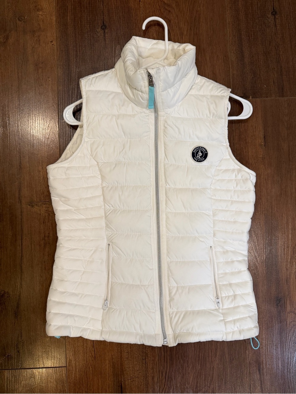 Abercrombie & Fitch Women’s Slim Puffer Vest White Medium